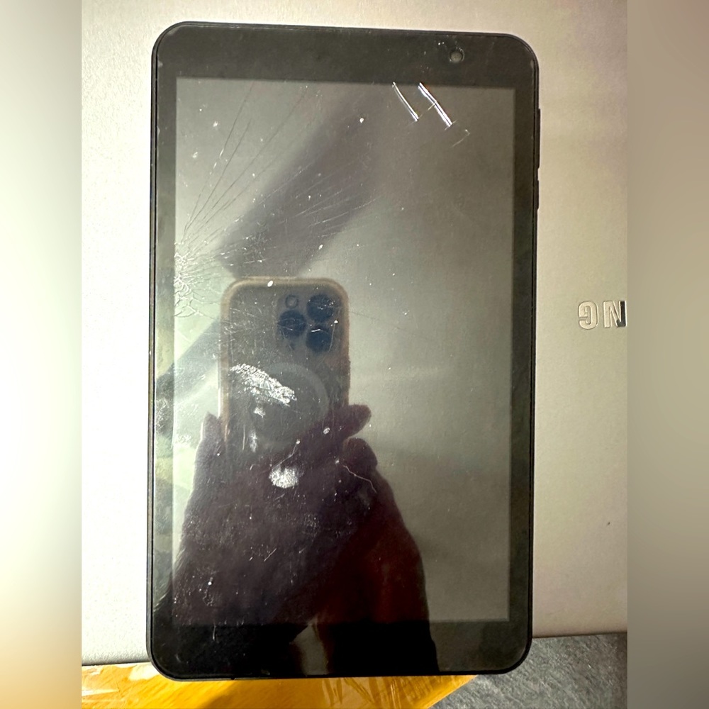 FOR PARTS ONLY: QLINK WIRELESS TABLET